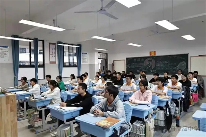 金秋方舟高级中学复读到底好不好